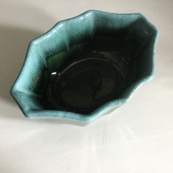Vintage Mid Century Modern Hull Pottery Planter - Picture 4 of 6